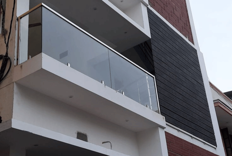 Aluminium Glass Railing in Pune, aluminium railing in pune, aluminium balcony railing pune, aluminium railing installation pune,